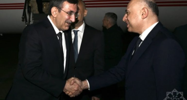 Türkiyənin Vitse-prezidenti Azərbaycana səfərə gəlib