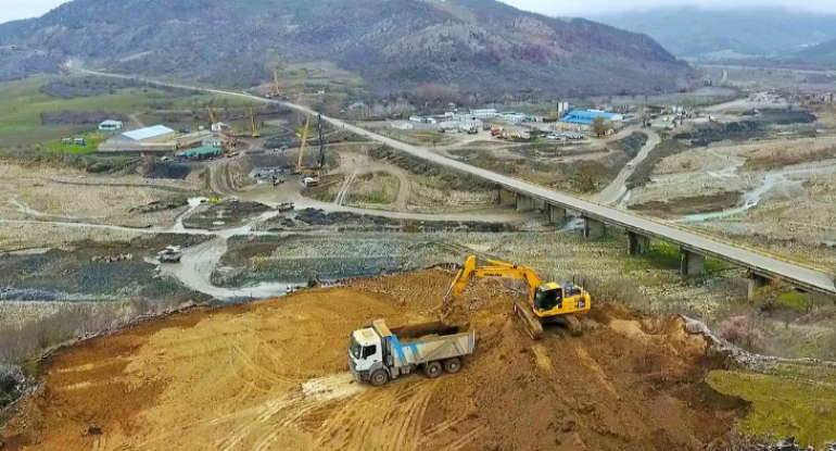 Muğanlı-İsmayıllı-Qəbələ avtomobil yolunun inşası dekabra qədər başa çatacaq