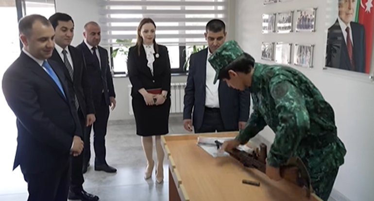 Avtomatı tez sökən yox, az görünən sağ qalır - Nazir müavini ilə şagirdin görüşü