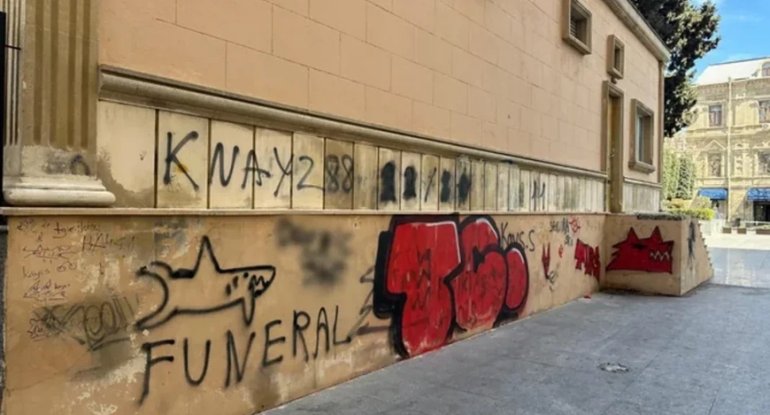 Nizami Kino Mərkəzinin divarlarına qraffiti çəkən şəxs həbs edildi