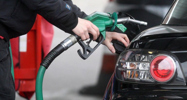 Dünyanın ən bahalı benzini buradadır: Qiyməti 15,6 dollara ÇATDI