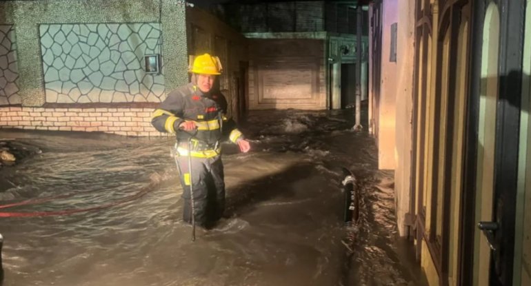 İntensiv yağışların fəsadlarının aradan qaldırılması işləri fasiləsiz davam etdirilir - Nazirlik