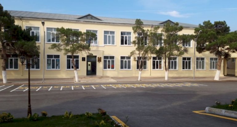 Məktəbdə dava:&nbsp;Xadimə direktora hücum etdi