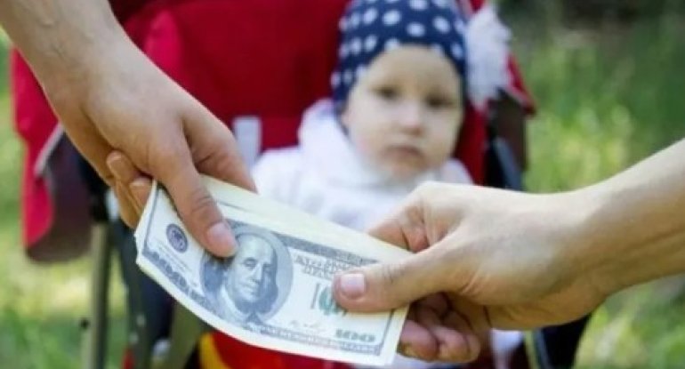 Ana uşaqlarını dilənçilik üçün 1000 dollara satdı