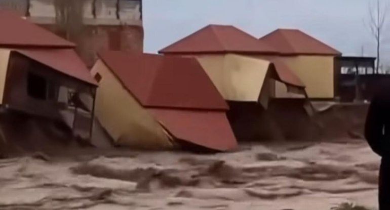 Aramsız yağışlar Türkiyə və Dağıstanda həyatı iflic etdi