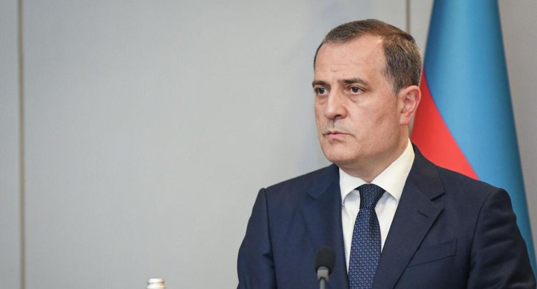 Ceyhun Bayramov Pakistan XİN başçısı ilə danışdı