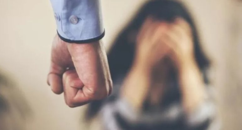 Toydan içkili gəlib arvad-uşağını döydü, həbs olundu