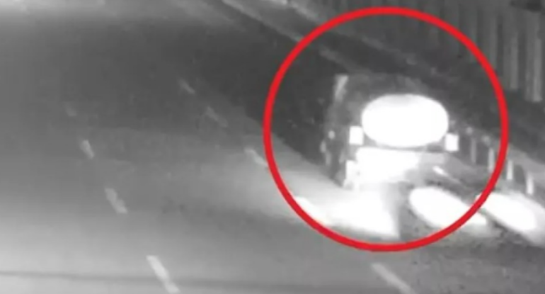 Bakıda yanacaq çəninə çırpılan avtomobil partladı: Ölən var - VİDEO