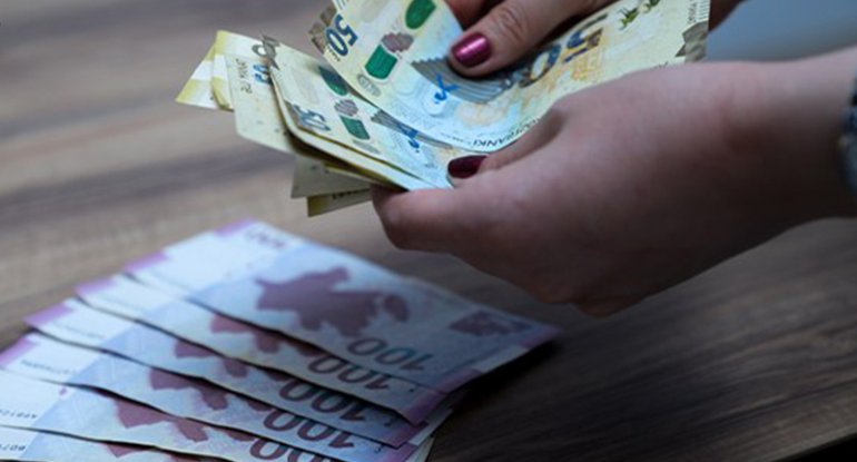 Bu sahədə işləyənlər 4 000 manatdan çox maaş alırlar - SİYAHI