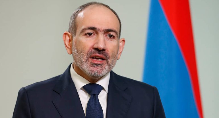 Paşinyan: Sərhədin 30 metrliyində futbol oynayırlar, sülh bax, budur