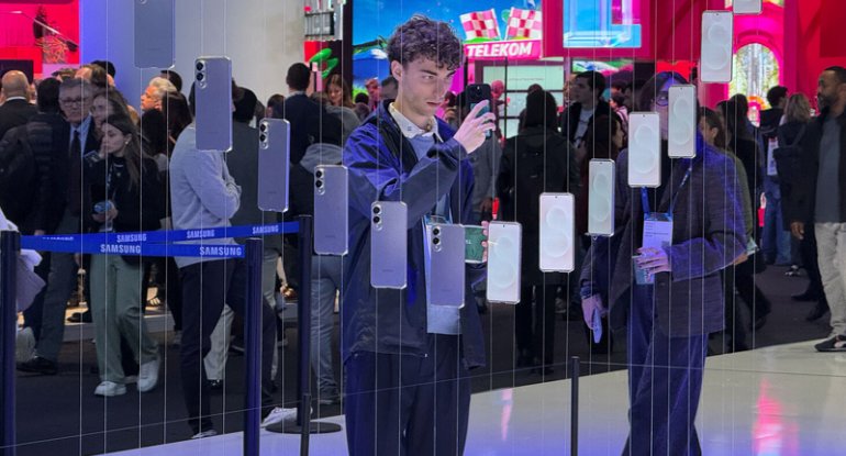 "Samsung"da 18 günlük tətil başlayır: İşçilər 30 milyard dollar istəyir