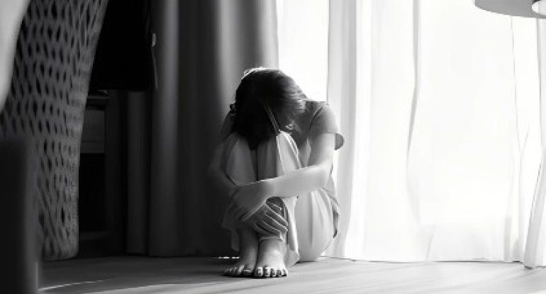 Azərbaycanda ana yemək üstündə qızını vəhşicəsinə döydü