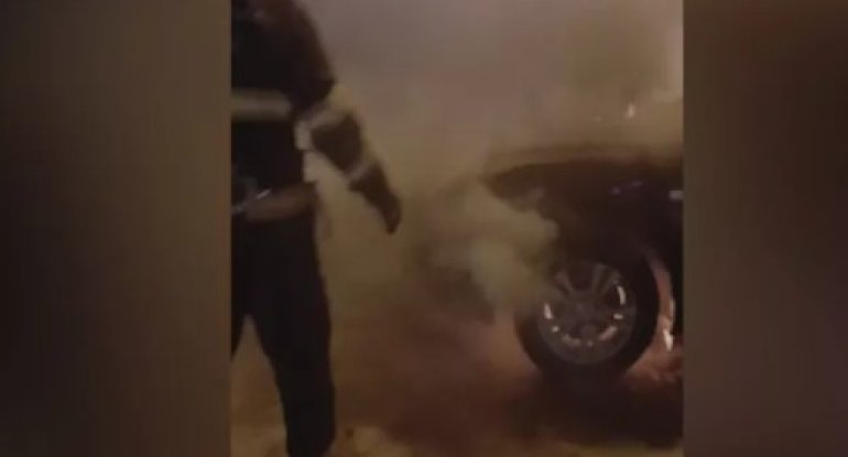 Bakıda "Hyundai" alışıb yandı - VİDEO