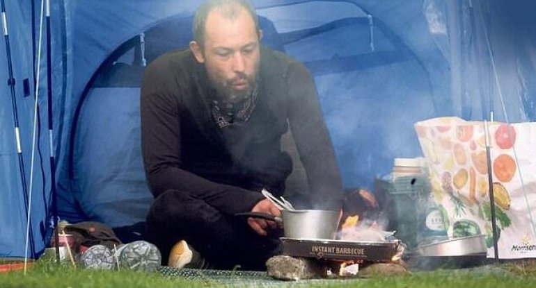 Milyonları olan aktrisanın qardaşı dilənçilik edir - FOTO