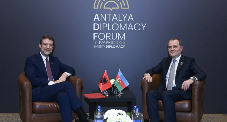Ceyhun Bayramov albaniyalı həmkarı ilə görüşüb