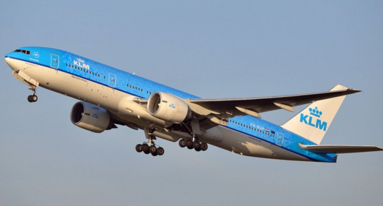 Məşhur aviadaşıyıcılar uçuşları azaltmağa başladı