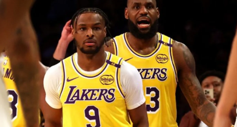 Lebron Ceyms oğlu ilə birlikdə NBA-da tarix yazdı