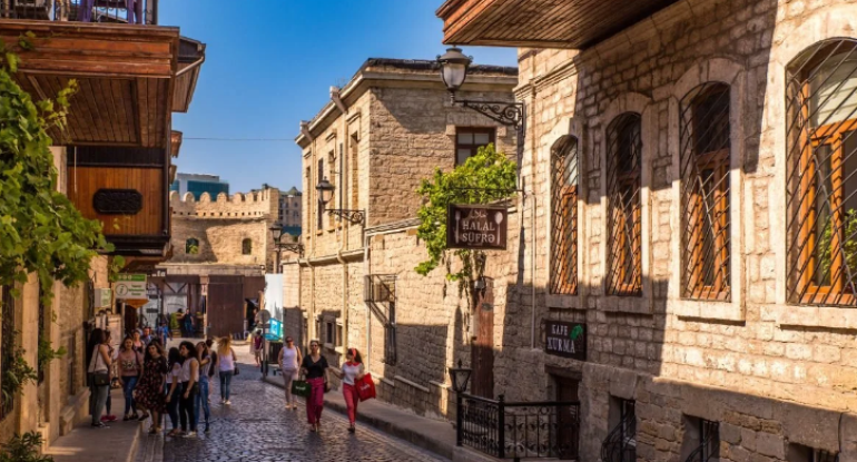 Azərbaycana turist axını azalıb