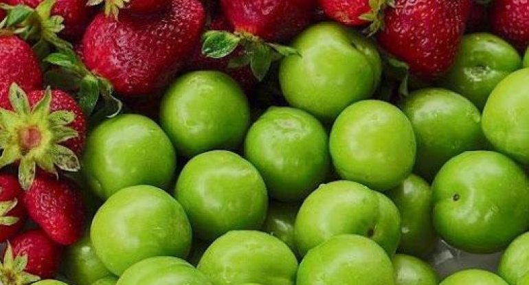 Erkən alça və çiyələk: dadlı görünür, amma nə qədər təhlükəsizdir? - AÇIQLAMA