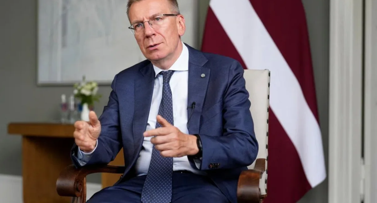 Latviya Prezidenti Azərbaycana rəsmi səfərə gəlib