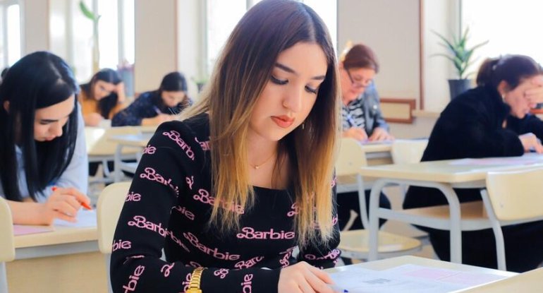 Keçid balları enəcək - Abituriyentlərə ŞAD XƏBƏR