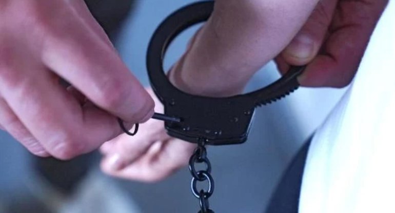 Bakıda sinif yoldaşını yandıran məktəbli həbs edildi