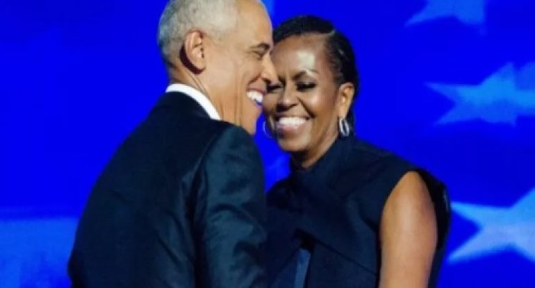 Mişel Obama Barak Obama ilə ilk dəfə harada öpüşdüyünü AÇIQLADI