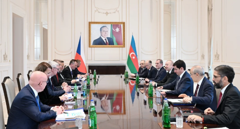 İlham Əliyevin Çexiyanın Baş naziri ilə geniş tərkibdə görüşü başa çatıb - YENİLƏNİB