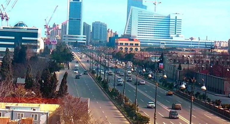 Heydər Əliyev prospektində əsas yolun bir hissəsində asfalt örtüyü yenilənib