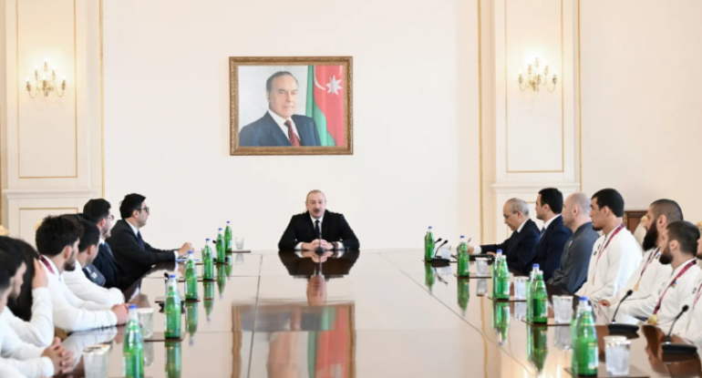 İlham Əliyev Avropa çempionatında komanda hesabında çempion olan güləşçiləri qəbul edib - Yenilənib