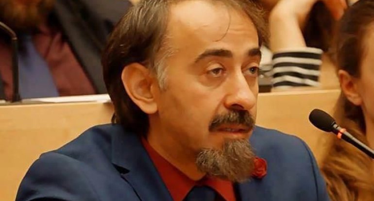 Professordan kişilərə: O şirin sözlərin ünvanı siz deyilsiniz, pullarınız və imkanınızdır