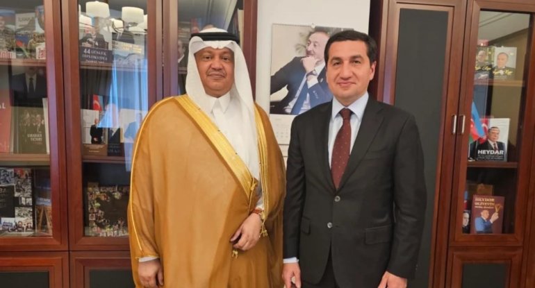 Hikmət Hacıyev Səudiyyə Ərəbistanının Azərbaycandakı səfiri ilə görüşüb