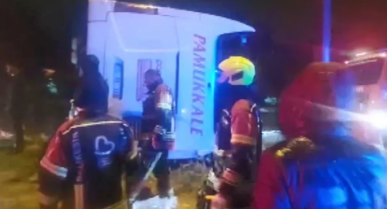 Türkiyədə sərnişin avtobusu qəzaya uğrayıb: 3 ölü, 31 yaralı
