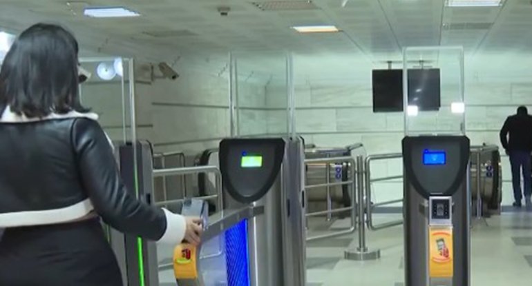 Metro və avtobuslarda əlavə gedişhaqqı ödənişləri çıxılır? - Video