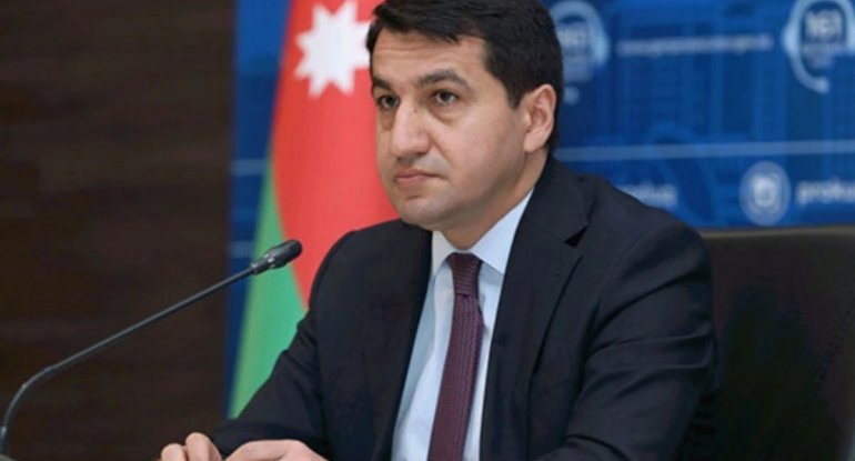 Hikmət Hacıyev diplomatik korpusun Xankəndiyə səfərindən yeni kadrlar paylaşıb