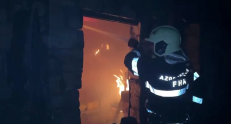 Bakı-Sumqayıt yolunda güclü yanğın: Mebel və avtomobil sexləri od tutdu - FOTO - VİDEO