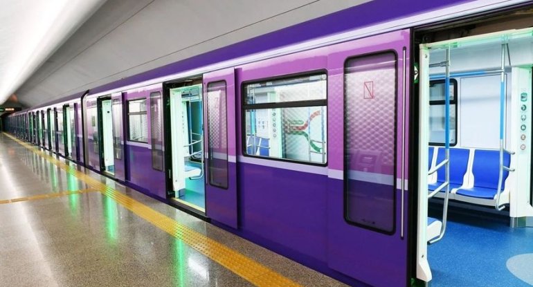 Bakı Metrosunda bu cür əyləşənlər həbs olunacaq - VİDEO