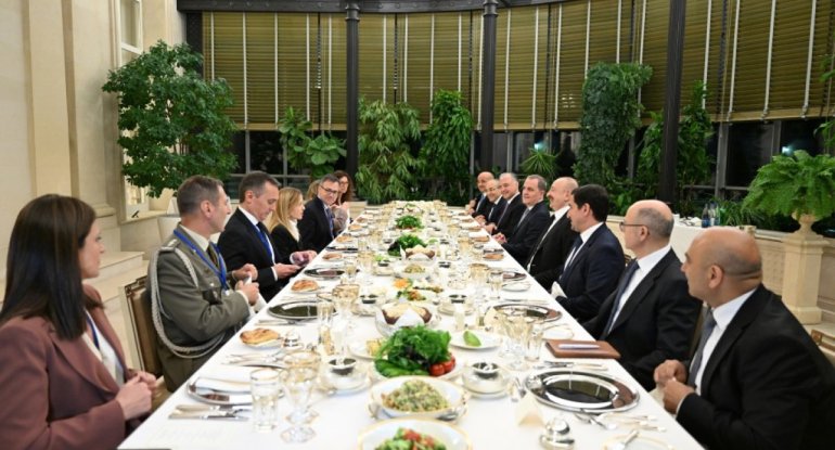 İlham Əliyevin adından İtaliya Nazirlər Şurasının sədrinin şərəfinə işçi şam yeməyi verilib