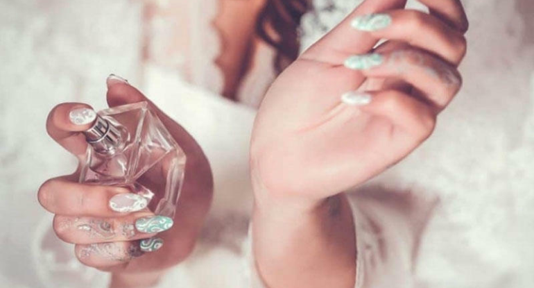 Dəri sağlamlığı üçün ətir necə istifadə olunmalıdır?