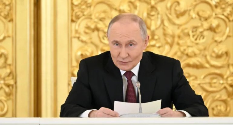 Putin Azərbaycan Prezidenti və vətəndaşlarını təbrik edib