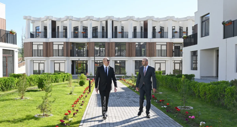 İlham Əliyev Zəngilan şəhərində inşa olunmuş ilk yaşayış kompleksinin açılışında iştirak edib