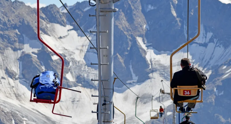 Alpinist qrupu Elbrus zirvəsində köməksiz vəziyyətdə qalıb