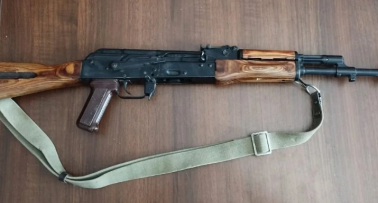 İki gün ərzində qanunsuz saxlanılan 2 avtomat, 1 qumbara aşkarlanıb