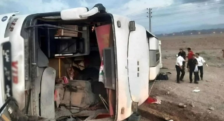 İranda avtobus aşdı - Ölənlər var
