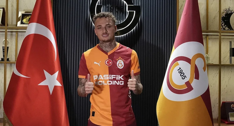 "Qalatasaray"dan ayrıldı