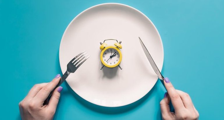 12 saat ac qalanda bədəndə nə baş verir? - Həkim açıqladı