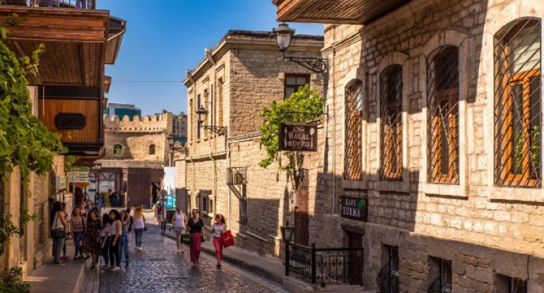 Azərbaycana turist axını azalıb