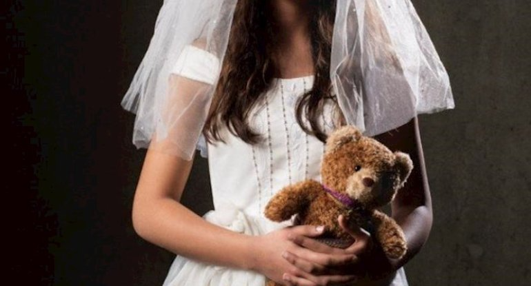 Əfqanıstanda qızlar üçün nikah yaşı aşağı salınıb