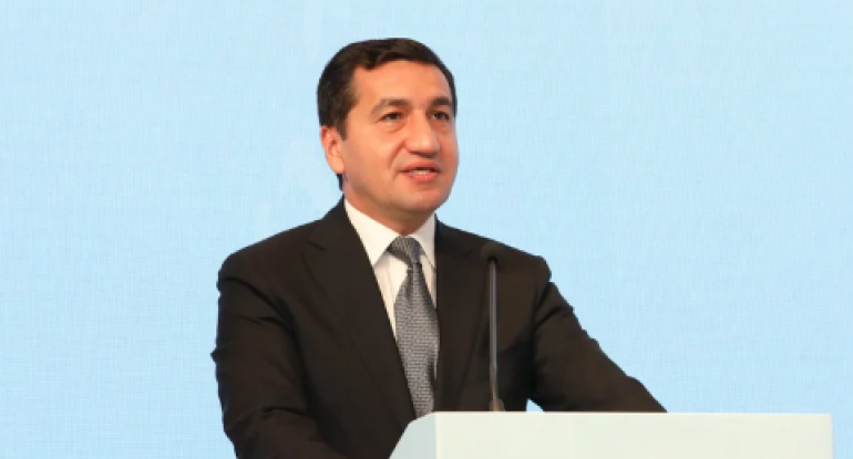 Hikmət Hacıyev WUF13-ü işıqlandıran mətbuat nümayəndələrinə təşəkkür edib