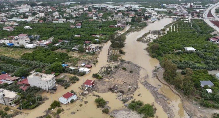 Hatayda güclü yağış sel və daşqınlara səbəb oldu - ölənlər var